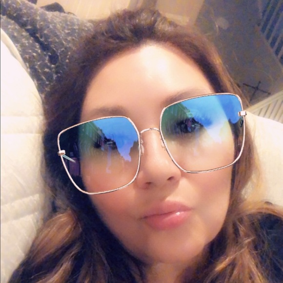 Meet your Posher, Pamela - Picture 2 of 2